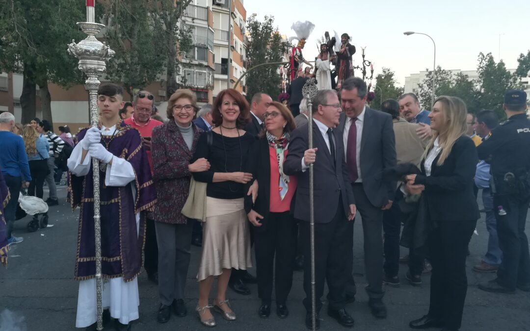 El Presidente del Ateneo y Directivos de la entidad acompañan junto al Alcalde de Sevilla a la Agrupación Bendición y Esperanza del Polígono Sur
