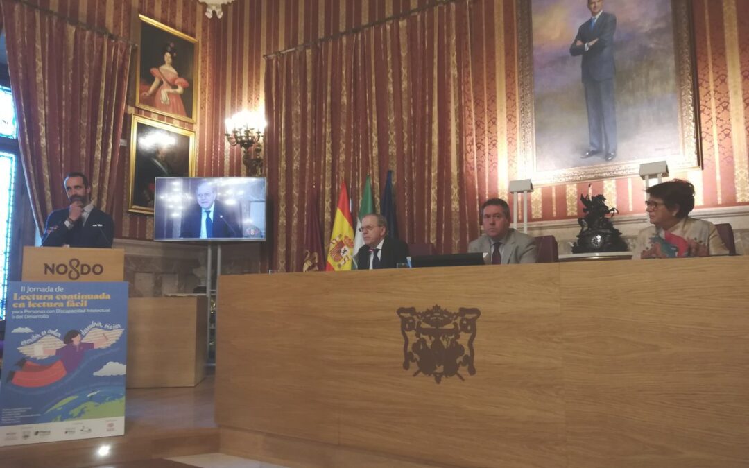 Celebración del Día del Libro en el Salón Colón del Ayuntamiento junto a personas con discapacidad intelectual o del desarrollo (PDI)