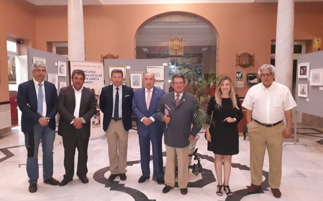 Conferencia titulada ‘Historias de tamborileros y gaitas’ del ponente D. Francisco Torrico, presidida por el Secretario General del Ateneo, D. Ángel Moliní