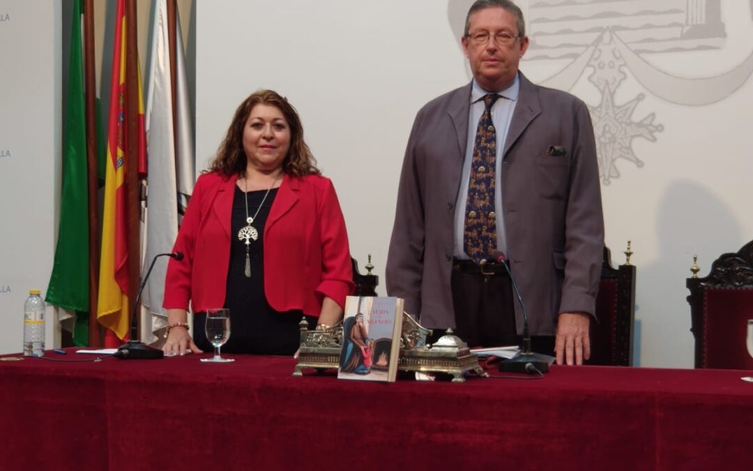 La autora Charo Vela ha presentado en el Ateneo su obra ‘Atada al silencio’