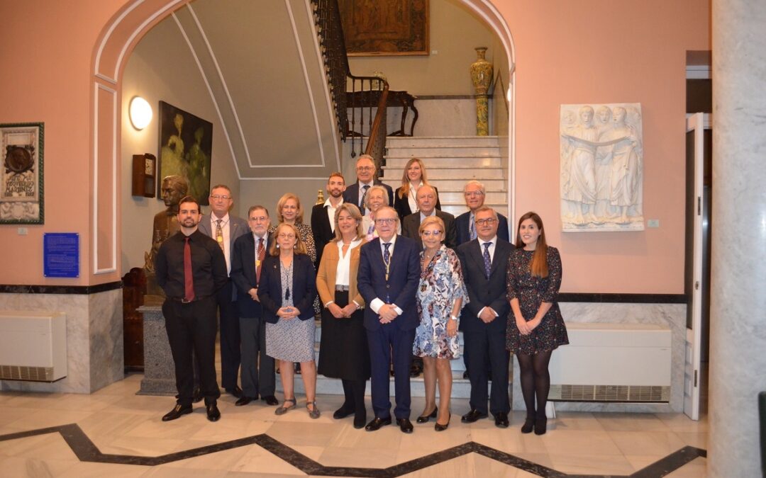 El viernes 18 de octubre tuvo lugar la Solemne Sesión Inaugural del Curso 2019-2020 con el homenaje a Joaquín Hazañas y la Rúa mediante la participación de los editores del ensayo dedicado a su figura, editado por la Editorial Universidad de Sevilla