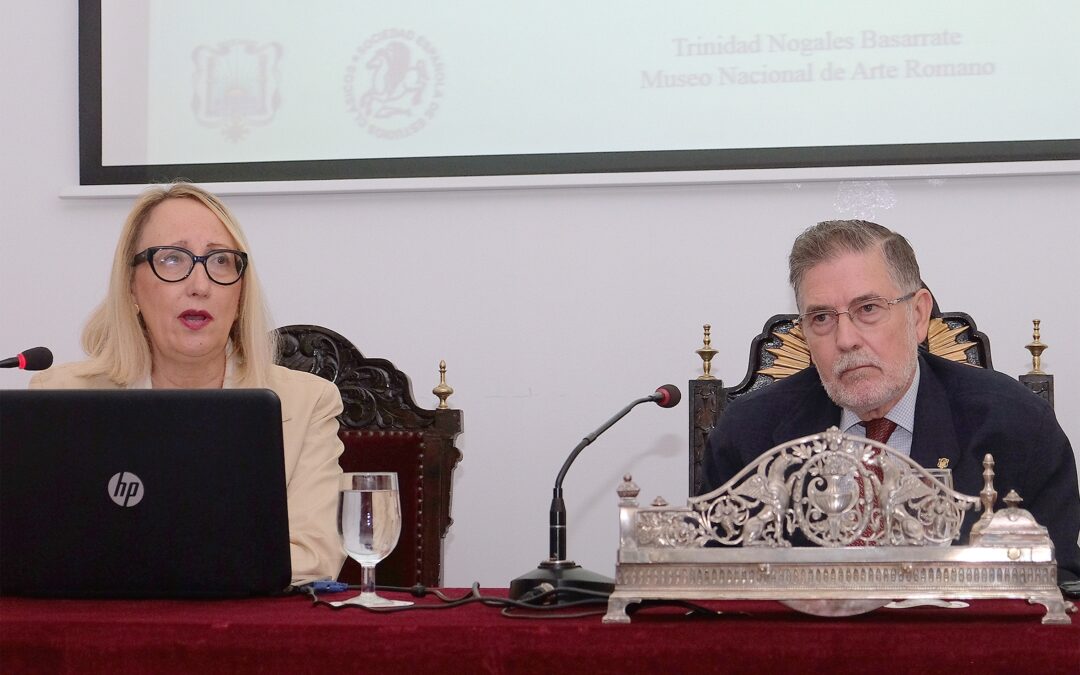 Trinidad Nogales y José Carlos Saquete departieron sobre Julio César en el Ateneo de Sevilla