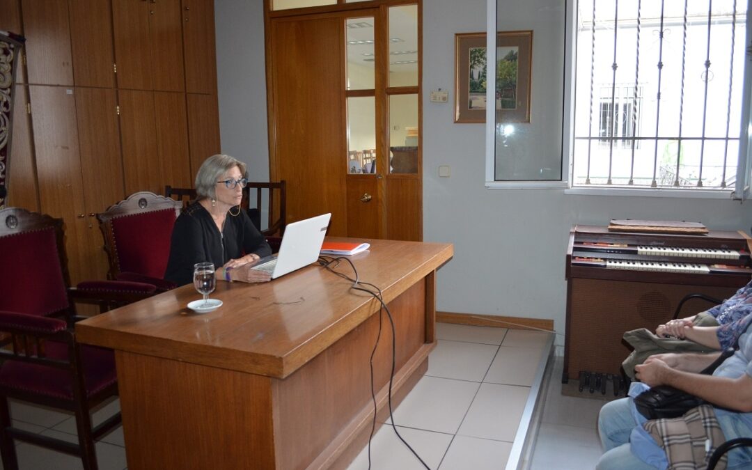 Finaliza el curso de etimología en el Ateneo de Sevilla por la profesora Carlota Luna