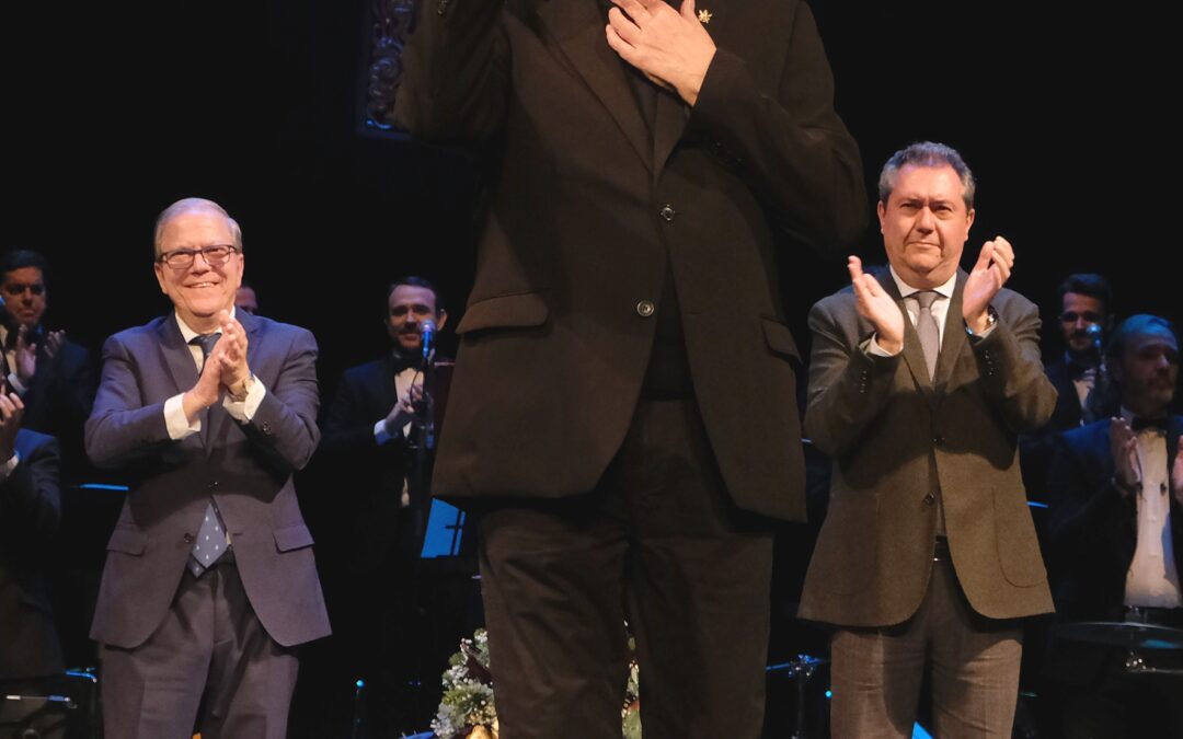 Pascual González hizo vibrar a un entregado público en el teatro Lope de Vega