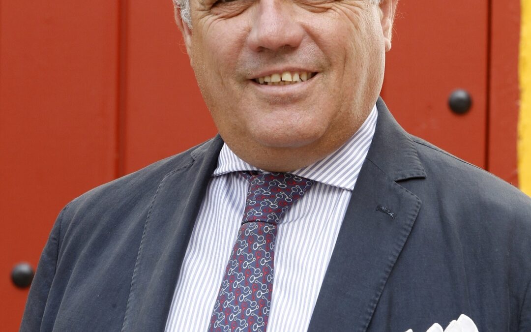 El Heraldo Real, que estará encarnado por Manuel Ramos saldrá el próximo cuatro de enero desde la Sede del Ateneo hacia la Basílica del Gran Poder y posteriormente hacia el Ayuntamiento para solicitar simbólicamente al Alcalde las llaves de la ciudad