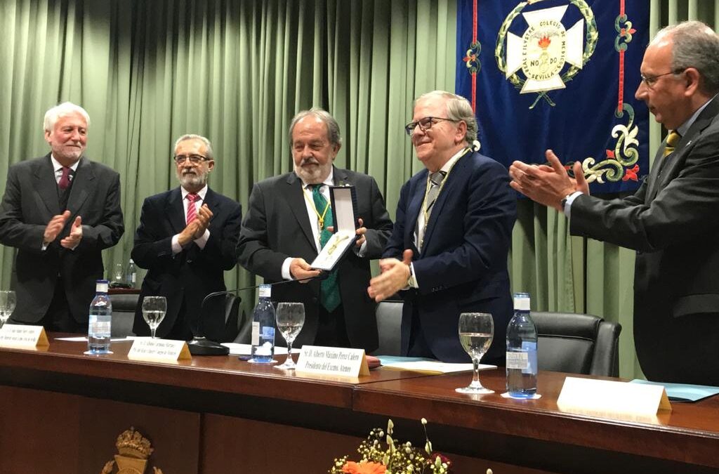 Entrega de la Medalla de Oro del Ateneo al Colegio de Médicos de Sevilla.