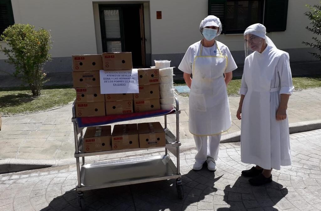 La Acción Social del Ateneo de Sevilla dona más de cien kilos de queso a la residencia Las Hermanitas de los Pobres