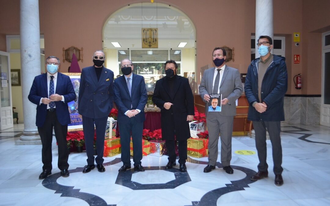 El compositor Pascual González ha presentado su obra ‘La trastienda hispalense. Volumen II’ (editorial El Zacatín) en el Ateneo de Sevilla