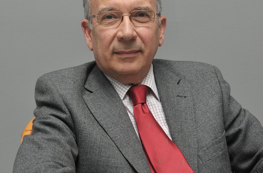 Felicidades al Dr. Pérez Bernal por la Bandera de Andalucía