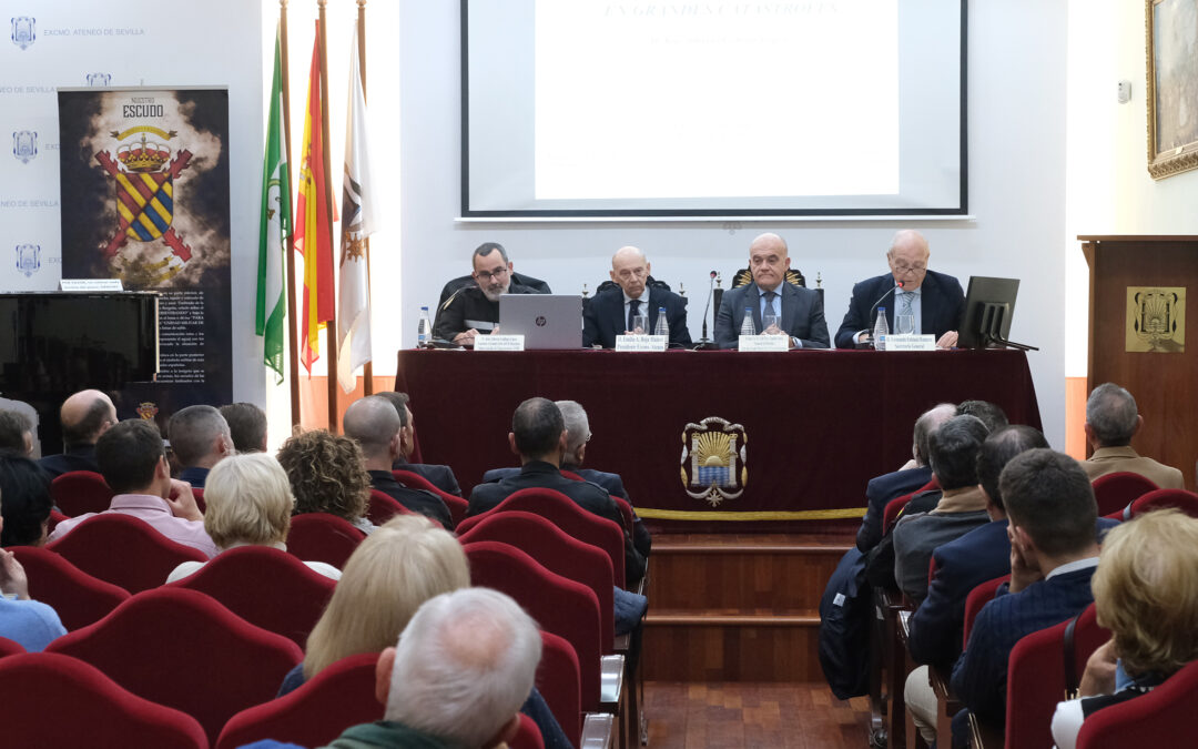 Galería: conferencia “Intervención de la UME en grandes catástrofes” en el Ateneo de Sevilla