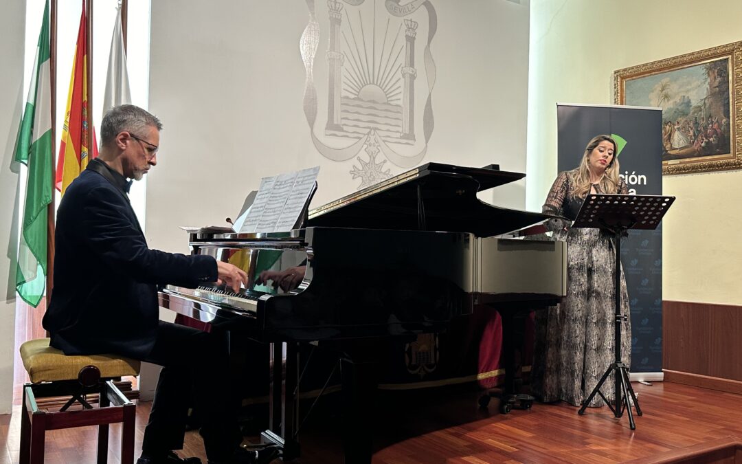 Mar Morán y Aurelio Viribay deleitan al público en el Ateneo de Sevilla