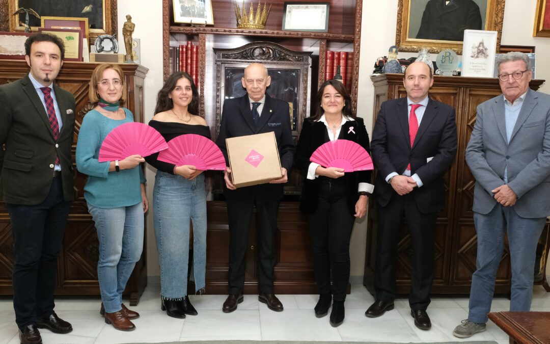 Abanicos solidarios contra el cáncer de mama para esta Feria 2024