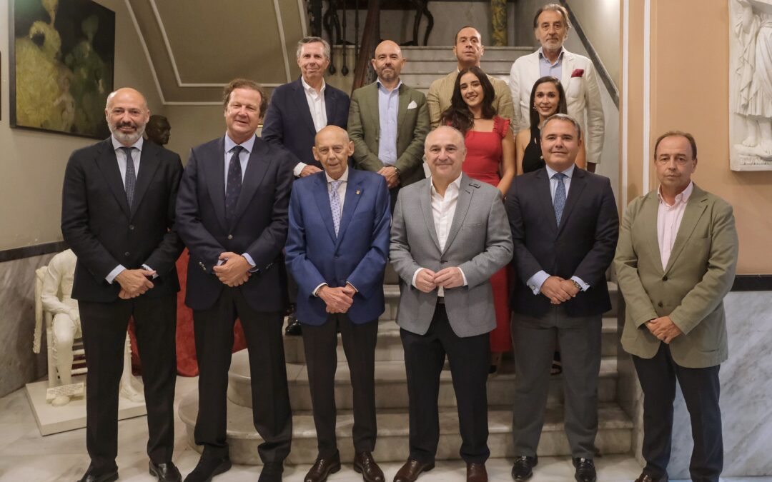 El cortejo de RRMM visita el Ateneo de Sevilla
