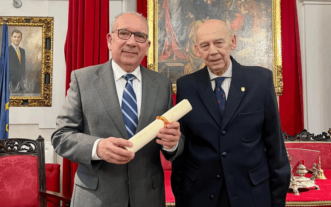 D. José Pérez Bérnal recibe el Premio Dr Antonio Hermosilla Molina